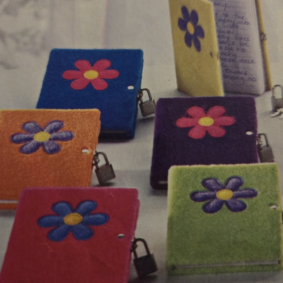 Locked Plush Flower Diary 70 pages 41/2" x 5/8" x 57/8" - Picture 3 of 3